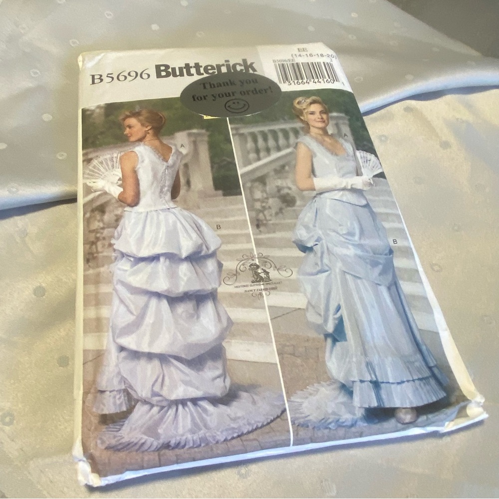 Historic Romantic Women’s RenaissanceCostume Dress Gray Material / pattern 14-20